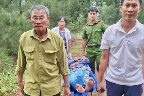 Nhặt cá nóc chết bên bờ biển nướng ăn, người đàn ông nhập viện