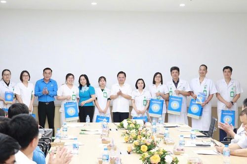 Lắng nghe tâm tư, nguyện vọng của y bác sĩ Bệnh viện Việt Đức cơ sở Ninh Bình