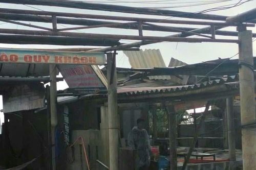Lốc xoáy gây thiệt hại nhiều quán kinh doanh ven biển Quảng Trị