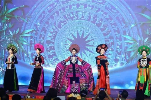 Mãn nhãn với màn trình diễn áo dài tại 'Ngày hội Áo dài - Dân vũ' 2026