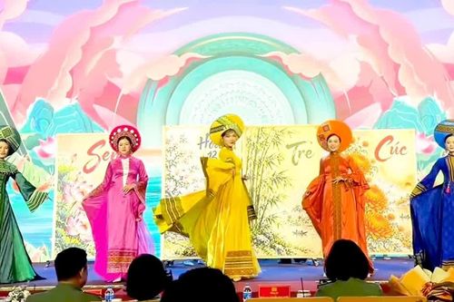 'Dáng hoa đại ngàn' Cụm thi đua số 5 - Công an TP Hà Nội