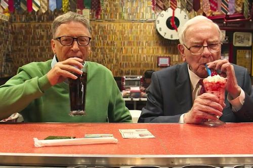 Sở thích mua hàng giảm giá của Warren Buffett và Bill Gates