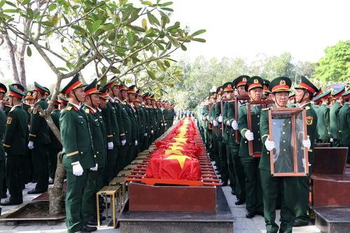TP. Cần Thơ tổ chức Lễ viếng, truy điệu và an táng 120 hài cốt liệt sĩ