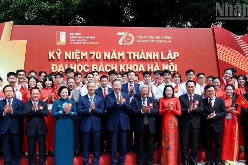 [Ảnh] Tổng Bí thư, Chủ tịch nước Tô Lâm dự Lễ kỷ niệm 70 năm thành lập Đại học Bách khoa Hà Nội
