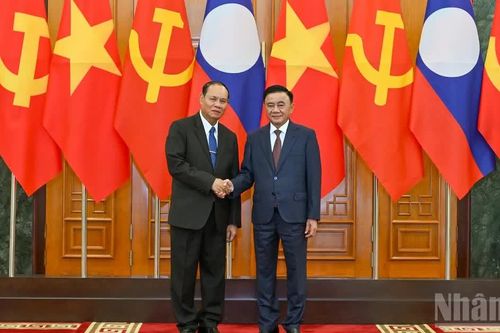 [Ảnh] Thường trực Ban Bí thư Trần Cẩm Tú hội đàm với Thường trực Ban Bí thư Trung ương Đảng Nhân dân Cách mạng Lào Vilay Vikhamphong
