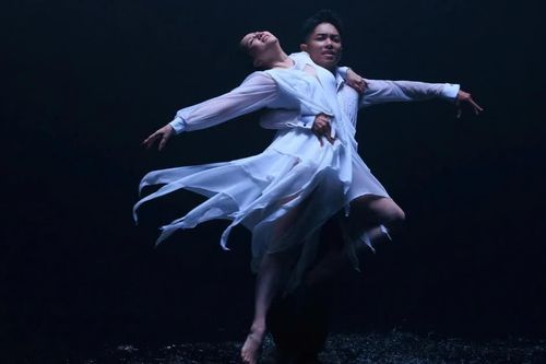 Khánh Thi-Phan Hiển đưa khiêu vũ thể thao vào MV âm nhạc