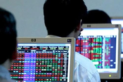 Chứng khoán ngày 15/10: Cổ phiếu năng lượng, bảo hiểm lao dốc, VN-Index mất mốc 1.700 điểm