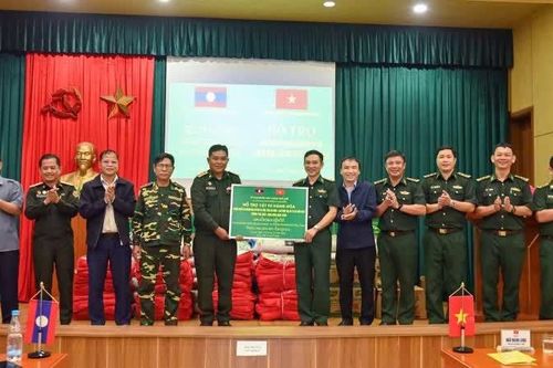 Thành phố Huế hỗ trợ 300 triệu đồng giúp người dân huyện Kà Lừm khắc phục hậu quả mưa lũ