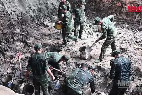 [Video] Tiếp tục tìm thấy hài cốt liệt sĩ tại Công viên Lê Thị Riêng
