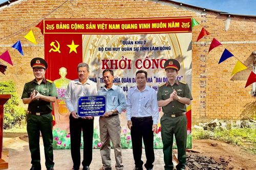Bộ CHQS tỉnh Lâm Đồng khởi công xây dựng nhà 'Tình nghĩa quân dân', nhà 'Đại đoàn kết'