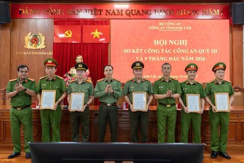 Lãnh đạo Bộ Công an khen thưởng Công an tỉnh Đắk Lắk về thành tích đấu tranh, làm rõ 3 vụ án lớn