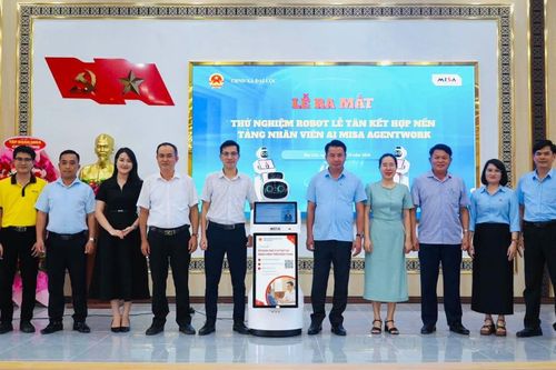 Xã Đại Lộc thử nghiệm robot lễ tân ứng dụng trí tuệ nhân tạo