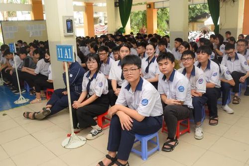Không giao xe cho con tham gia giao thông khi chưa có giấy phép lái xe
