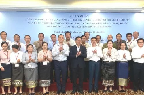 Chia sẻ kinh nghiệm công tác xây dựng Đảng và đào tạo cán bộ giữa TPHCM và Lào