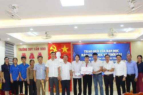 Những phần quà nhân ái tiếp tục đến với hai chị em vượt khó ở Hà Tĩnh