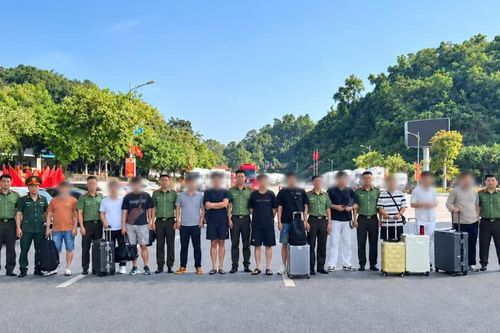 Trục xuất 11 người Trung Quốc tạm trú tại Hưng Yên không khai báo