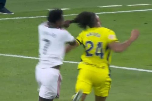 Giật tóc đối thủ, sao Real Madrid lĩnh án phạt nặng