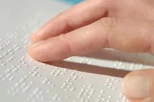 Lần đầu tiên chuẩn hóa quy trình chuyển đổi sách giáo khoa sang chữ nổi Braille