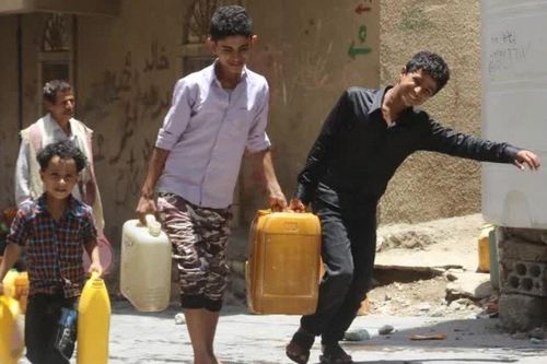 Xung đột leo thang ở Yemen: Thủ tướng al-Zindani kêu gọi quốc tế hành động khẩn, lực lượng Houthi bắn trúng máy bay Saudi Arabia