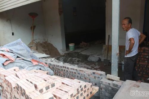 Cống thoát nước cao hơn 1m chắn lối vào nhà dân tại Hà Nội, có hộ tốn hơn 100 triệu đồng sửa nhà