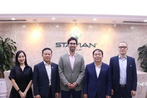 Stavian trao đổi với chuyên gia RAND về hạ tầng siêu trí tuệ