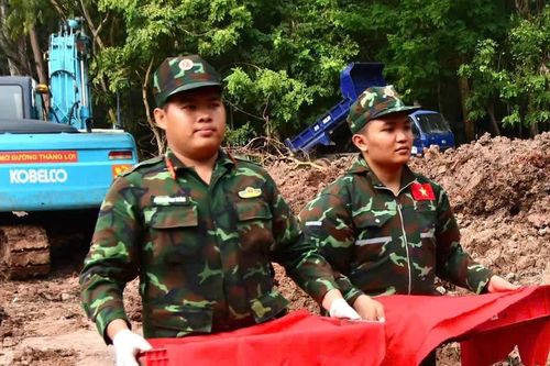Phát hiện, quy tập thêm 8 hài cốt liệt sĩ tại Công viên Lê Thị Riêng