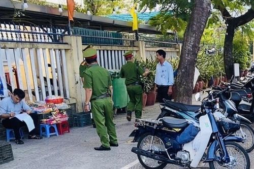 Huế xử phạt 16 trường hợp lấn chiếm vỉa hè trước cổng trường