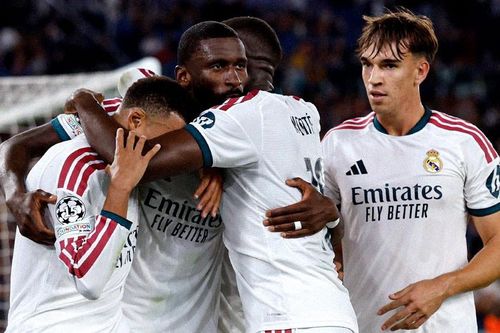Ghi 3 bàn trong 7 phút, Real Madrid thắng ngược Roma khó tin