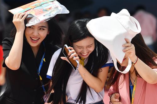 Dự báo thời tiết 15/10/2026: Hà Nội vẫn nắng 33 độ, TPHCM mưa to cục bộ