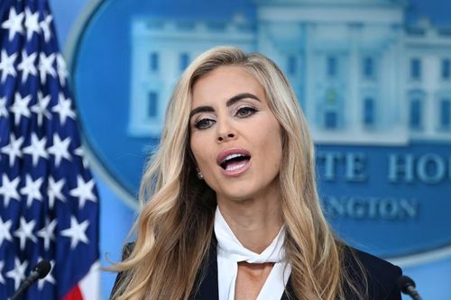 Thư ký báo chí mới của ông Trump gây xôn xao vì tuyên bố là luật sư