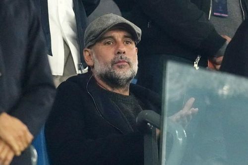 Pep Guardiola sững sờ nhìn Man City thảm bại