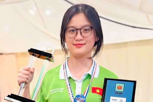 Nữ sinh truyền cảm hứng ở cuộc thi robot quốc tế được tuyên dương Thanh niên sống đẹp