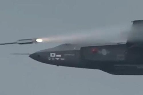 Tiêm kích KF-21 Hàn Quốc từ 'vua không chiến' lột xác thành 'sát thủ' đa nhiệm