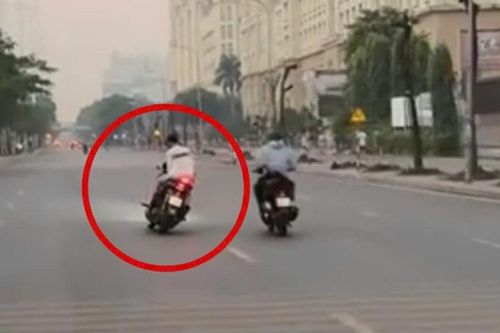 Hai cô gái đi SH lạng lách ở Hà Nội bị phạt hơn 36 triệu đồng