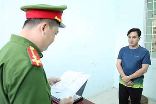 Khởi tố, bắt tạm giam Giám đốc phòng giao dịch lừa đảo chiếm đoạt tài sản