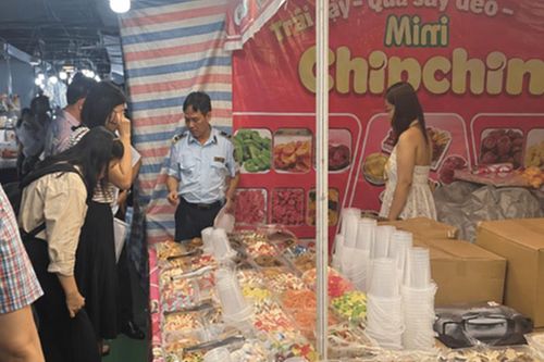 Phát hiện 6 vụ hàng cấm, hàng lậu, hàng giả dịp lễ hội Nguyễn Trung Trực