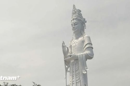 Đến Quảng Ngãi, chiêm bái tượng Phật Quan Âm cao nhất Việt Nam