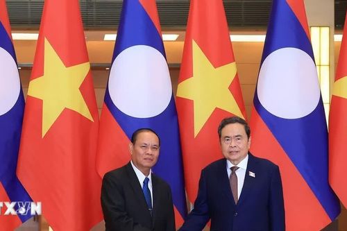 Chủ tịch Quốc hội Trần Thanh Mẫn hội kiến Thường trực Ban Bí thư Lào