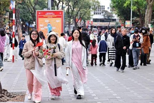 Thời tiết ngày 15/10: Bắc Bộ nắng ráo, Nam Bộ mưa dông, biển động mạnh