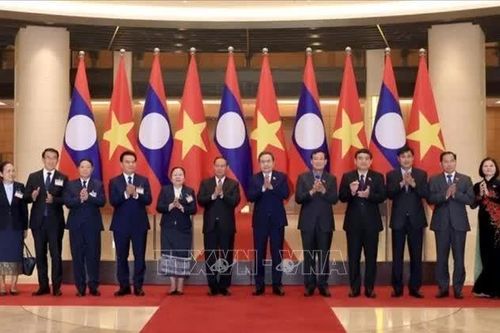 Chủ tịch Quốc hội Trần Thanh Mẫn hội kiến Thường trực Ban Bí thư Lào