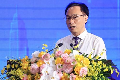 Bộ trưởng Bộ GD&ĐT cảnh báo nguy cơ người trẻ bị thui chột tư duy vì AI