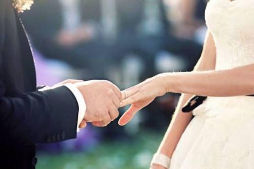 Vừa ly hôn, sao nữ gây sốc khi đính hôn với anh họ của chồng cũ