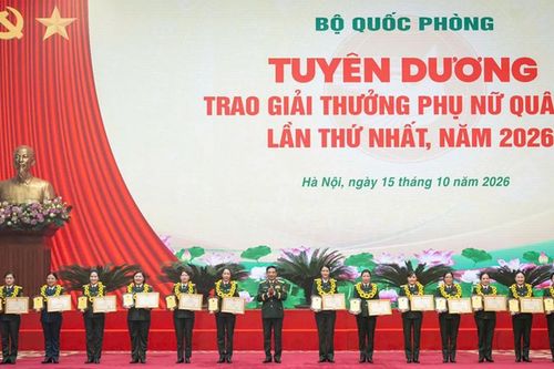 15 tập thể và 64 cá nhân được trao Giải thưởng Phụ nữ Quân đội lần thứ nhất