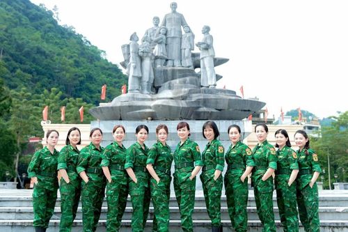 Tôn vinh những 'bông hoa thép' nơi địa đầu Tổ quốc