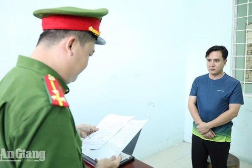 Tạm giam giám đốc phòng giao dịch lừa đảo chiếm đoạt tài sản