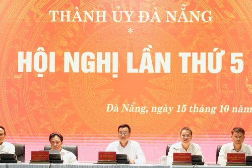 Bí thư Thành ủy Lê Ngọc Quang: Cần chuyển dịch cơ cấu kinh tế, tạo động lực tăng trưởng bền vững
