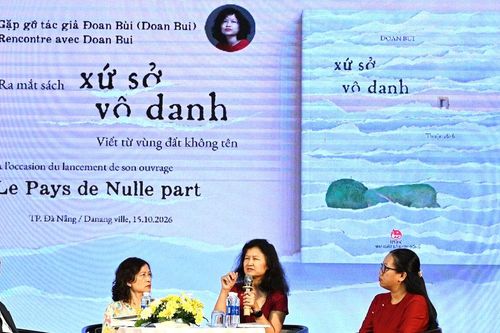 Nhà văn gốc Việt Đoan Bùi giao lưu với sinh viên Đà Nẵng