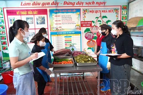 'Cơm ngon, canh ngọt' ở trường mầm non