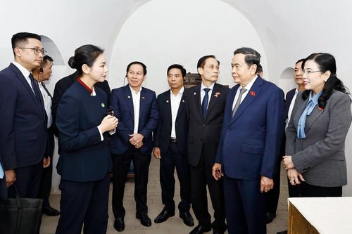 Chủ tịch Quốc hội Trần Thanh Mẫn thăm di tích lịch sử cách mạng tại tỉnh Thiểm Tây, Trung Quốc