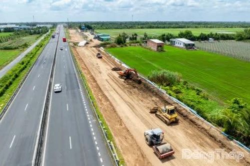 Một số khu vực, nhà thầu mong sớm có mặt bằng để thi công đồng bộ
